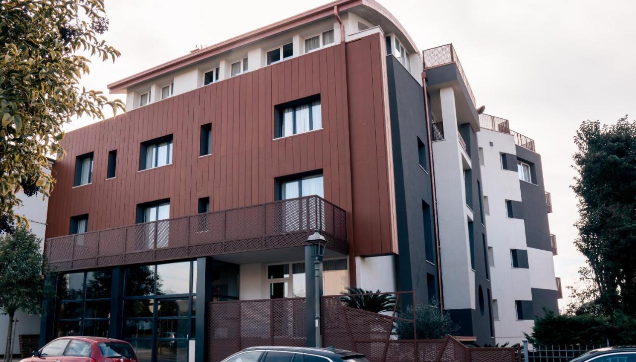 K Modern Hotel Peschiera del Garda Buitenkant foto