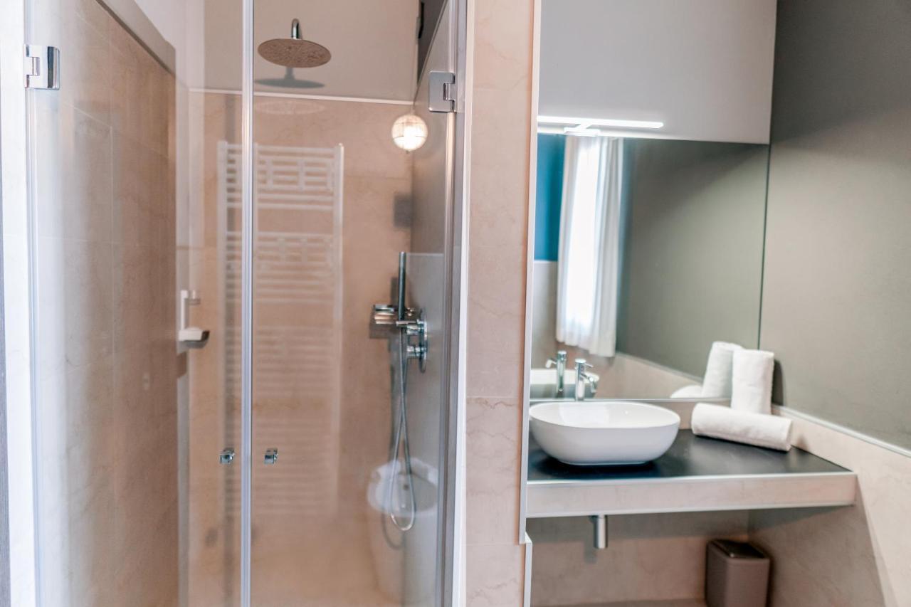 K Modern Hotel Peschiera del Garda Buitenkant foto