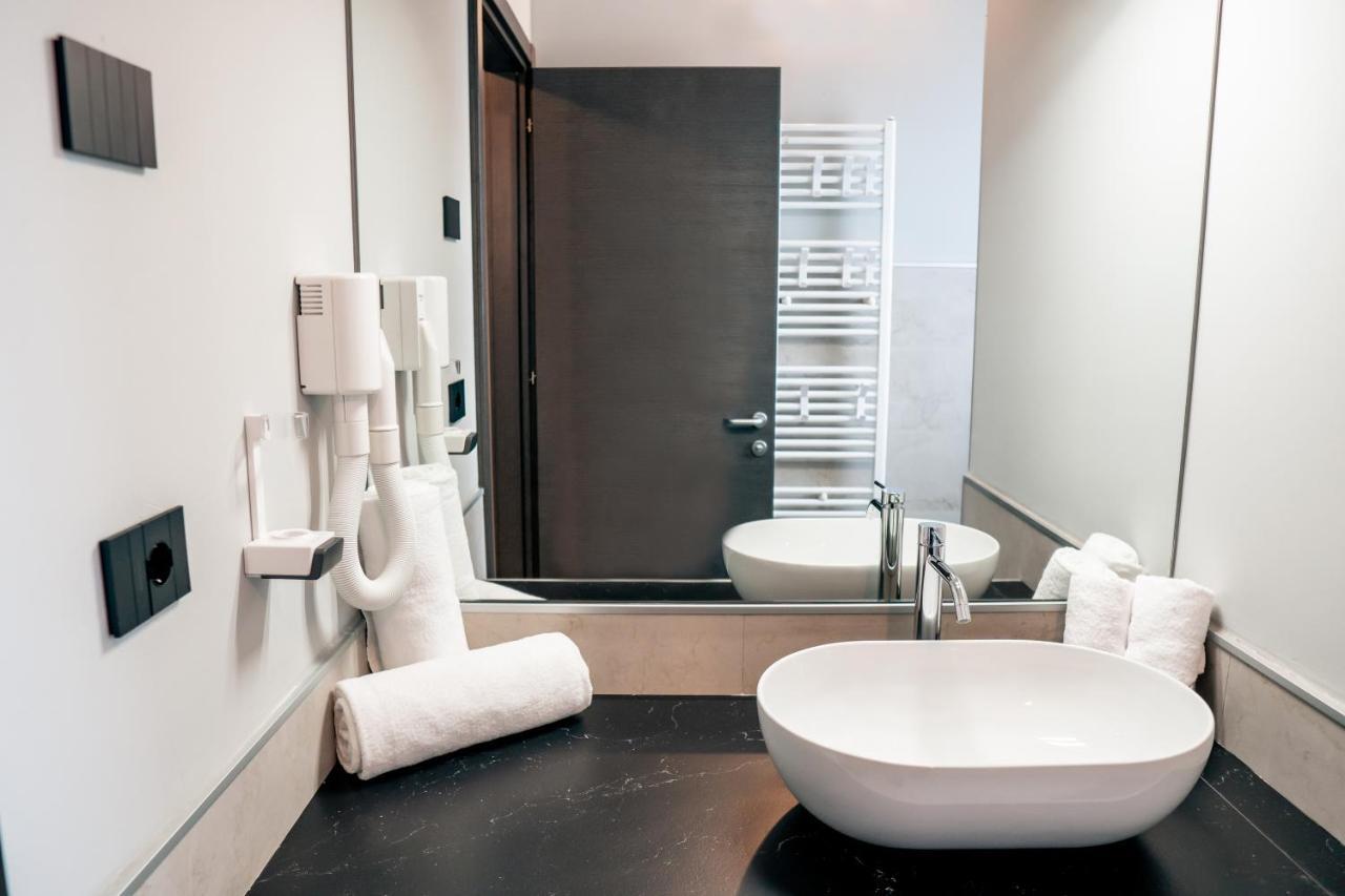 K Modern Hotel Peschiera del Garda Buitenkant foto
